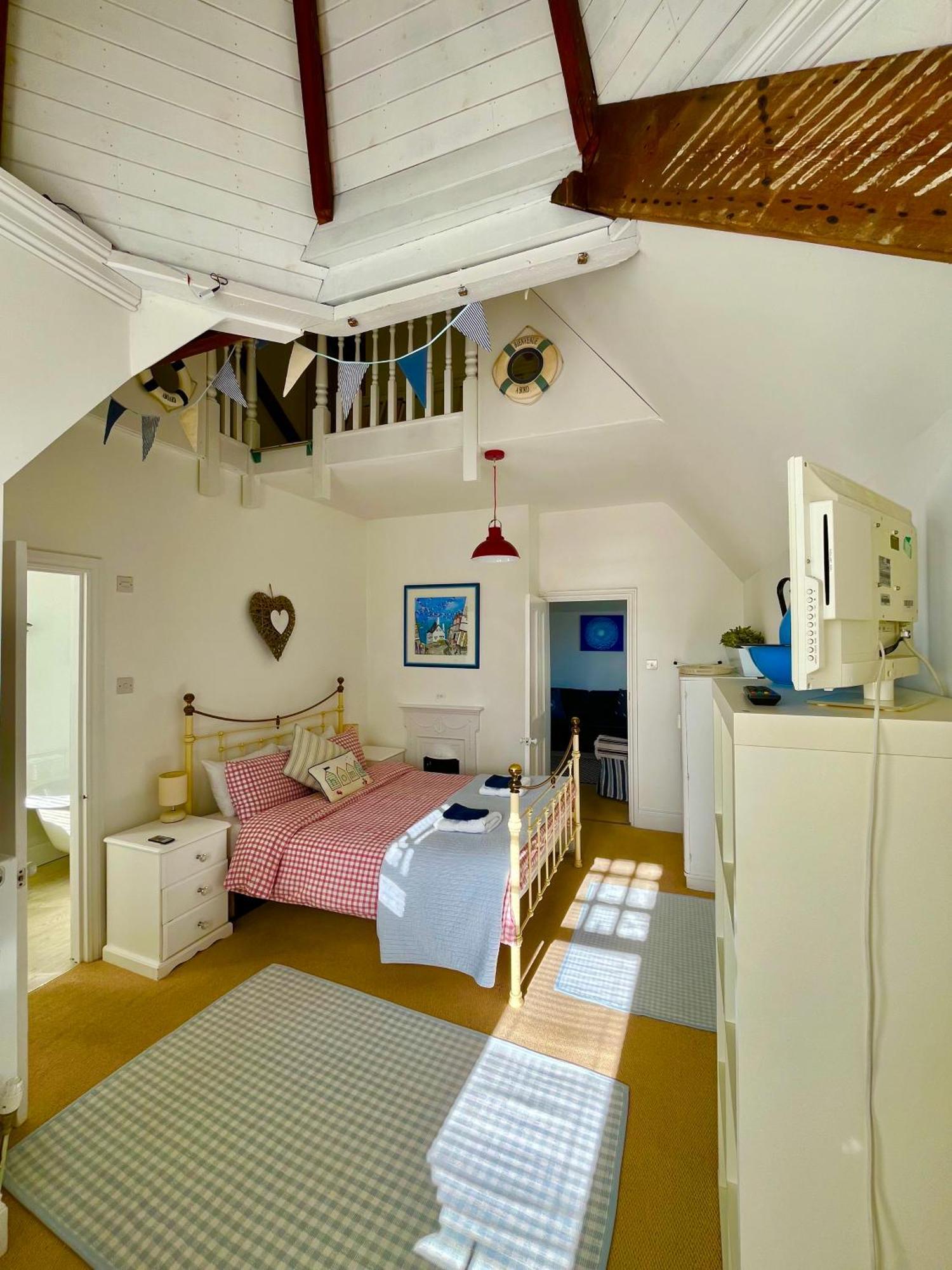 Lyme Regis Renovated Period Seaside Flat Lägenhet Exteriör bild